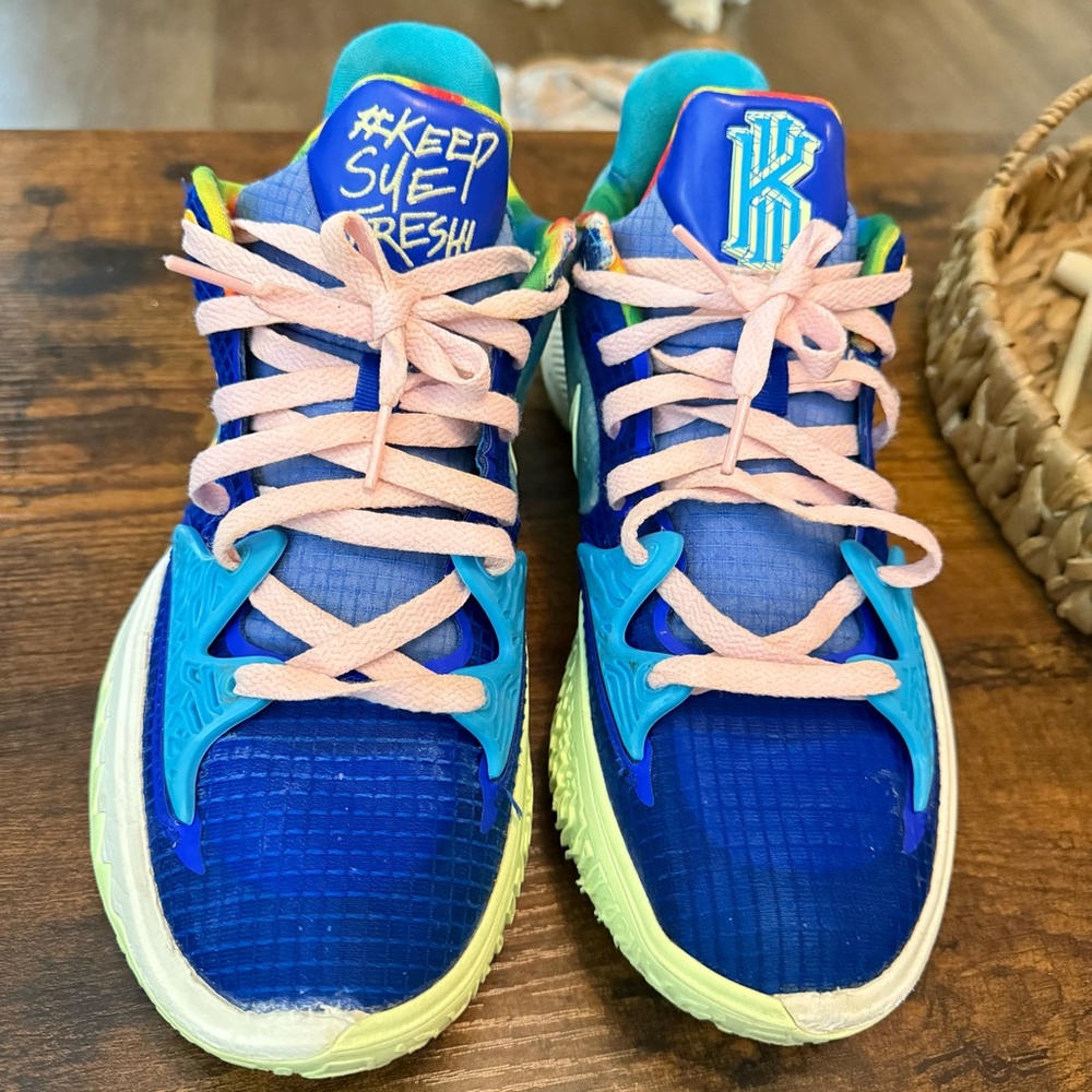 Nike Kyrie 4 Low x Sue Bird ‘Dynasty’ BASKETBALLL CW3985-401 MEN'S SIZE 9